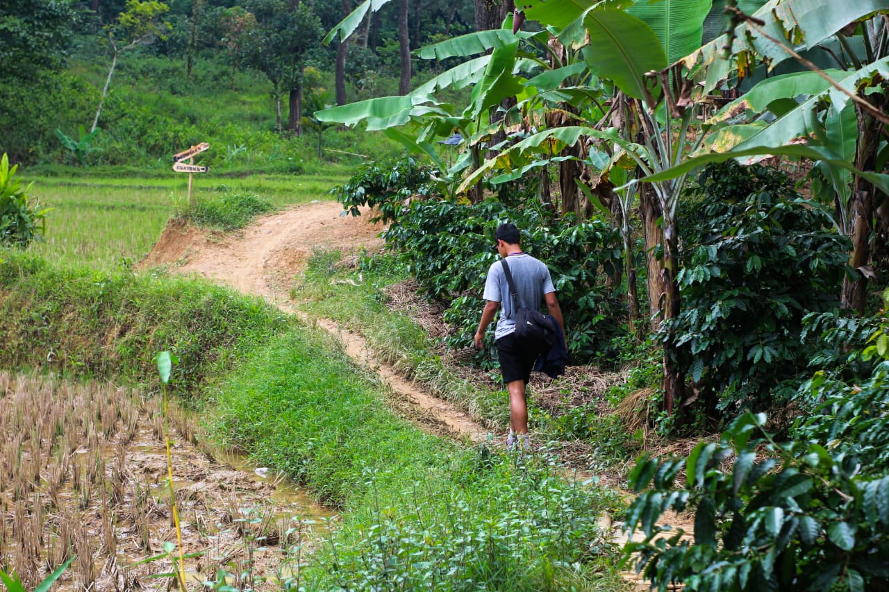 Trekking Gua Garunggang & Curug leuwi asih